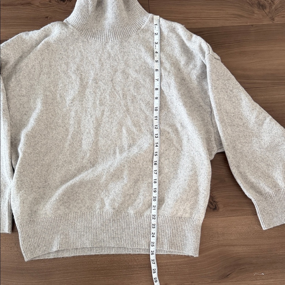 H&M Women's Turtleneck Sweater - Picture 4 of 7